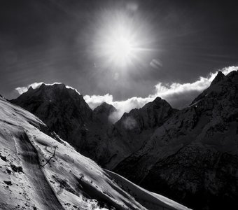 Солнце над Домбаем