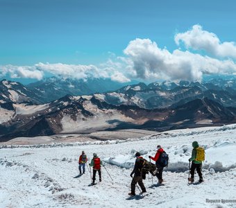 Панорама Кавказского хребта с южного склона Эльбруса