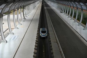 Новый китайский левитирующий поезд разгоняется до 800 километров в час