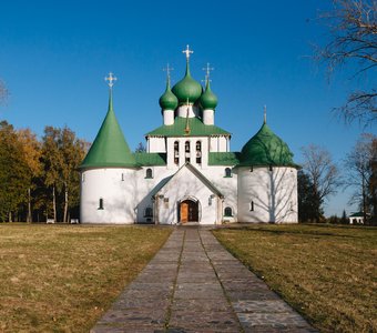 Красный холм