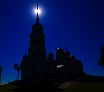 Успенский собор в контровом свете