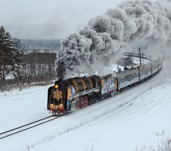 Поезд Деда Мороза №2025/2026 мчится по заснеженным просторам Костромской области