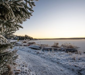 Озеро Зюраткуль после морозной ночи