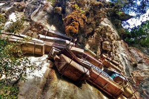 Тайна древних «висячих гробов» в Азии немного приоткрыта