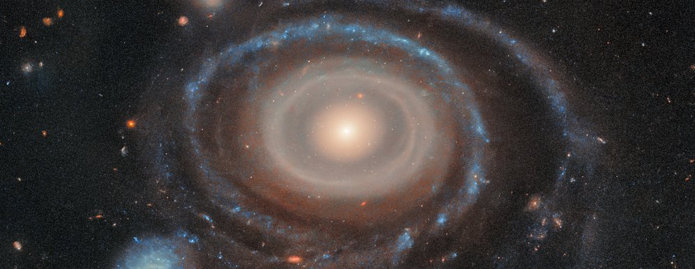 Властелин колец: «Хаббл» обнаружил галактику-рекордсмена с 9 кольцами