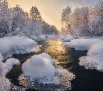 Морозная атмосфера на реке