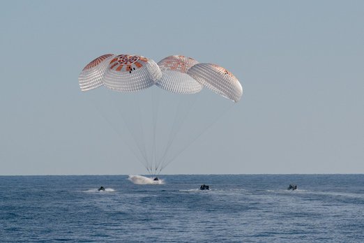 Российский космонавт вернулся на Землю вместе с «застрявшими» на МКС американцами