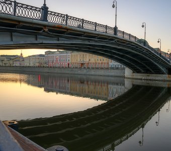 Встречаем рассвет на Болотной набережной