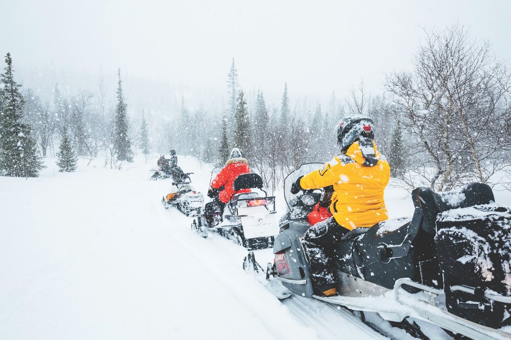 Снежный драйв: что нужно знать про экспедиции на снегоходах?