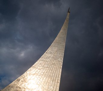 Монумент «Покорителям космоса» у ВДНХ