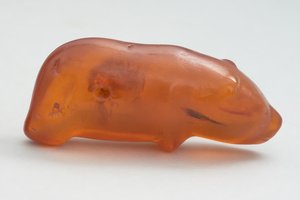 Этому «мармеладному мишке» из янтаря — 6000 лет