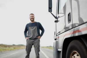 Дальнобойщик в одиночку спас семейную пару от шпаны: «парня с девушкой заблокировали на обочине»