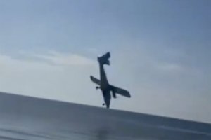 В Таиланде самолет с людьми упал в море