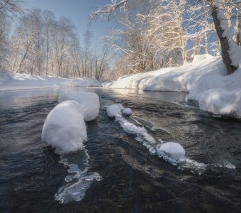Весенний день на лесной речке