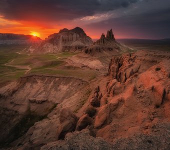 Багряный закат в долине замков Айракты
