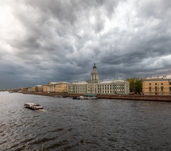 Вид на кунсткамеру.