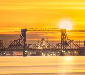 Когда день не хочет уходить, а ночь не может ждать..