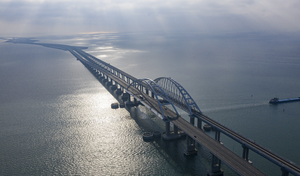 Гигантская пробка машин по дороге в Крым на майские. Что делать?