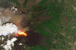 «Безумное» извержение Этны попало на спутниковый снимок