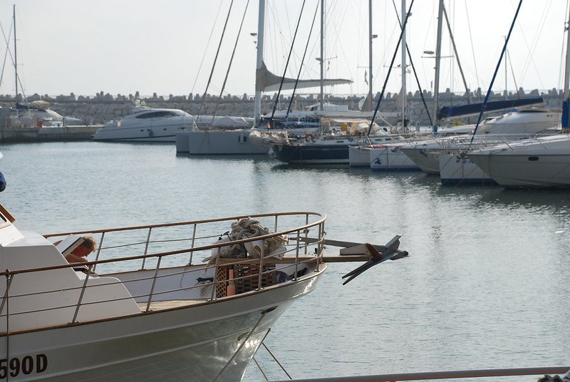 На яхтах и через третьи страны: как россиянам советуют покидать Израиль