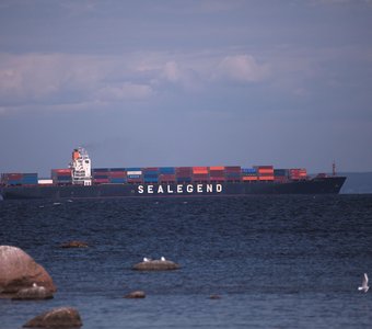 Грузовое судно в Финском заливе