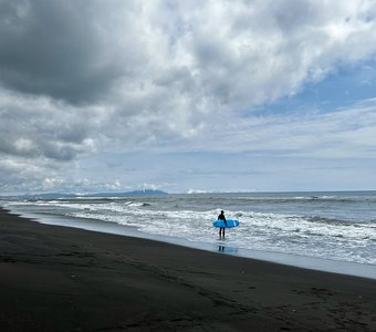 Отважный серфингист