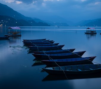 Лодки на озере Фева