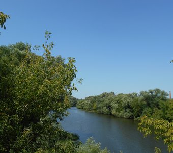 У реки Нары