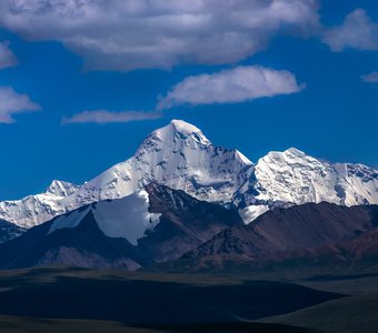 Пик Нансена (5697м)