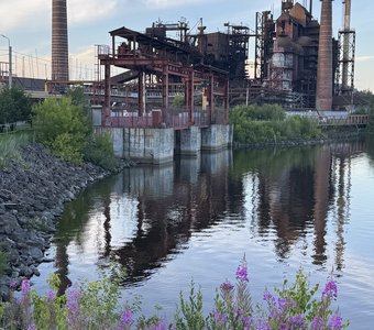 Отражение завода с 115-летней историей в г. Сатка