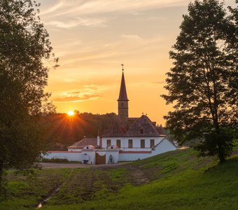 Приоратский дворец на закате