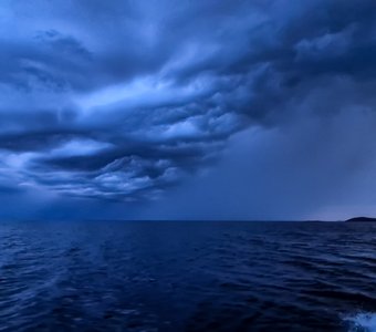 Тучи сгущаются