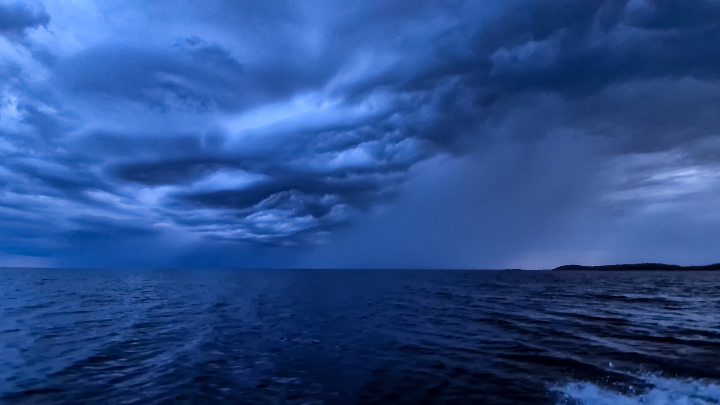 Тучи сгущаются