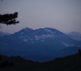гора Оштен в закатных сумерках, Адыгея