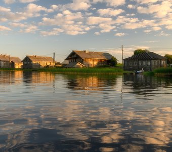Вечер отражается в воде