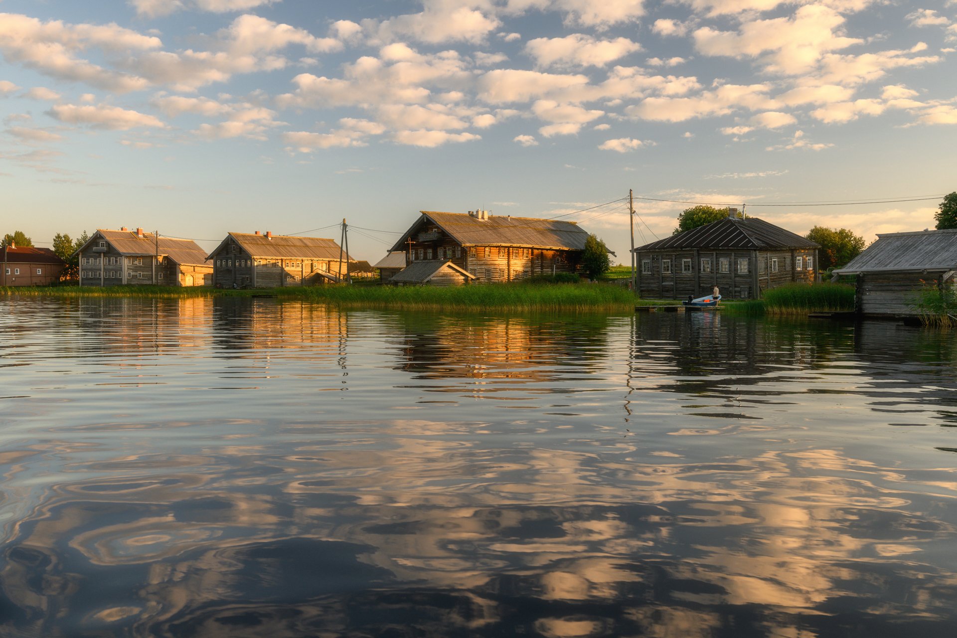 Вечер отражается в воде