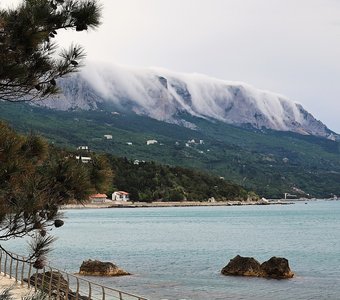 Природное явление бора на Крымском побережье