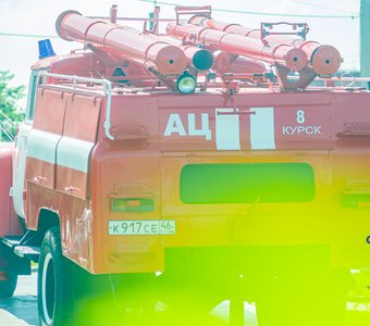 памятник пожарному ретро-автомобилю ЗИЛ-130. город Курск