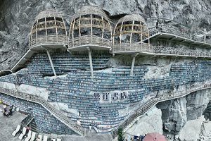 Самая необычная в мире библиотека высечена прямо в скале