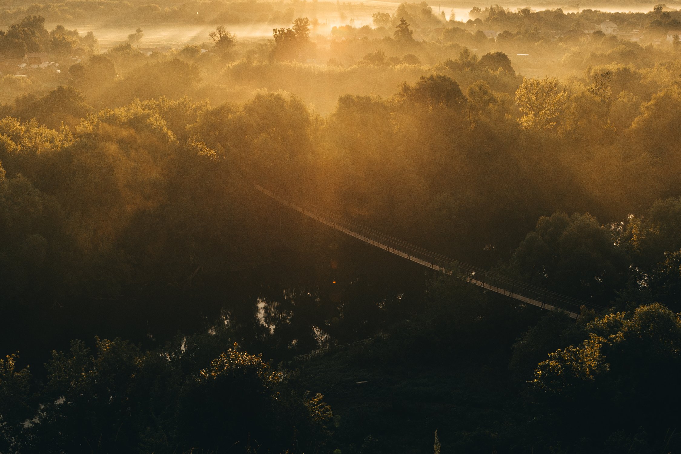Рассвет над подвесным мостом через Дон