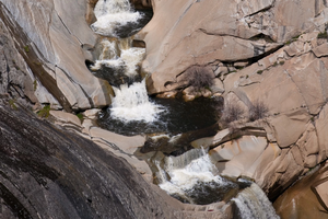Неудачный спуск затянул туриста в смертельную ловушку водопада