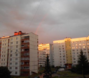 Радуга над домами