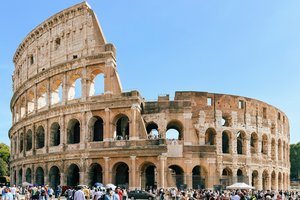 В Колизее гид скончалась во время экскурсии: во всем винят жару