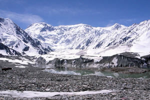 Операция по спасению альпинистки с пика Победы завершилась провалом