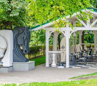 Шахматная беседка в Первомайском парке. город Курск