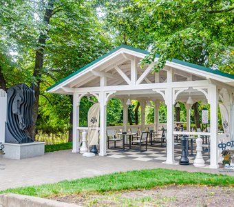 Шахматная беседка в Первомайском парке. город Курск