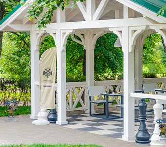 Шахматная беседка в Первомайском парке. город Курск