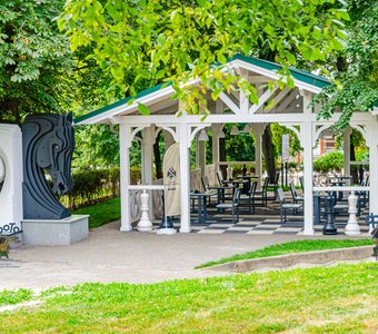 Шахматная беседка в Первомайском парке. город Курск