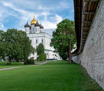 Свято-Троицкий собор - православный храм во Пскове