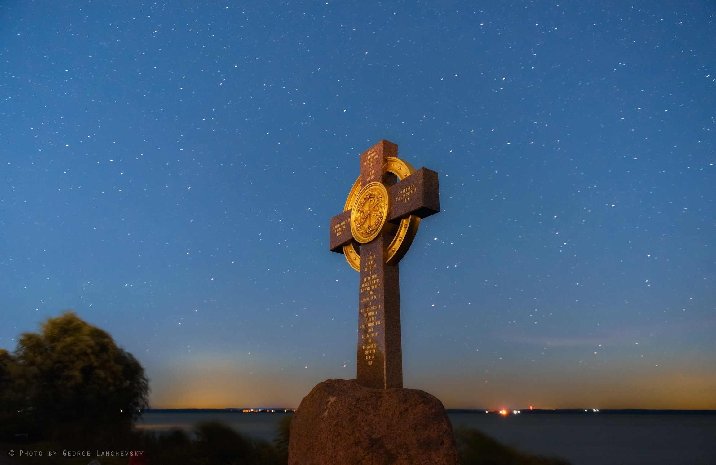 Поклонный крест в Ростове Великом